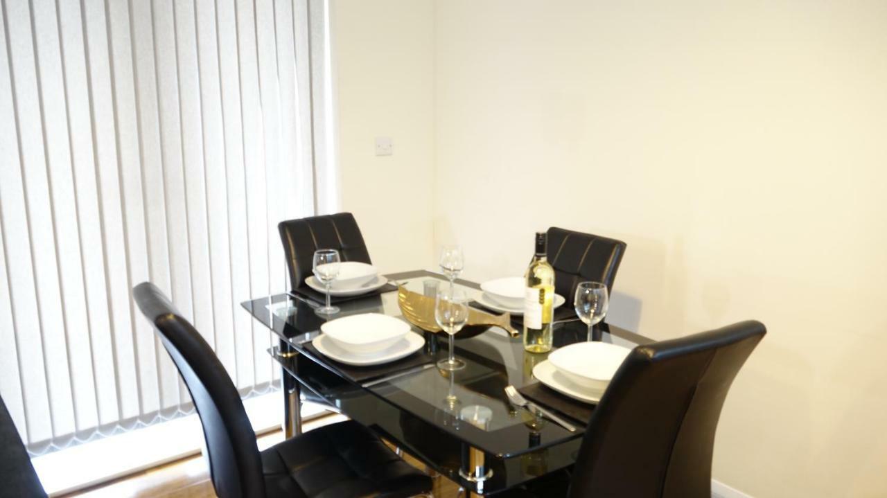 Lux Airport Haven: 2-Bed Apartment with Free Parking Ashford  Exterior photo