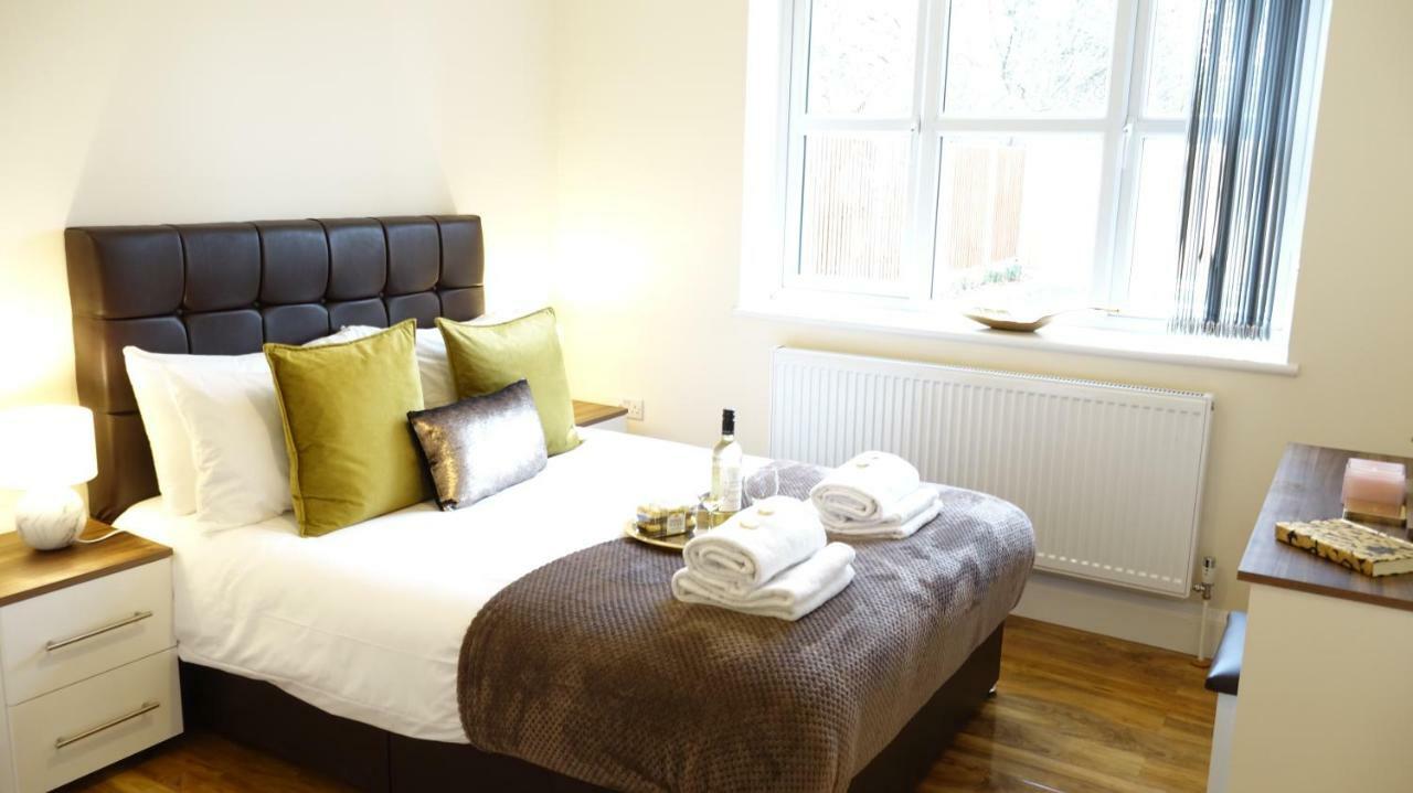 Lux Airport Haven: 2-Bed Apartment with Free Parking Ashford  Exterior photo