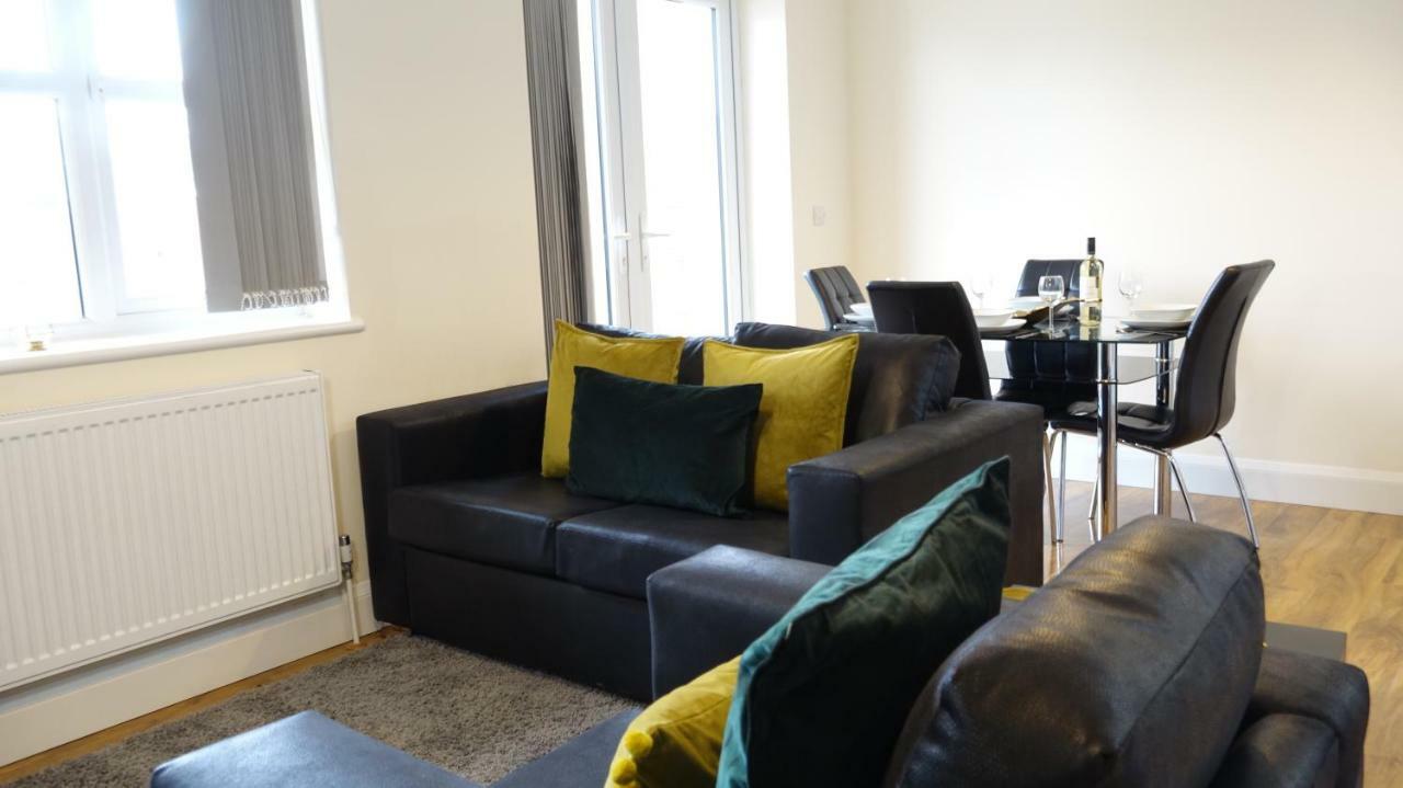 Lux Airport Haven: 2-Bed Apartment with Free Parking Ashford  Exterior photo