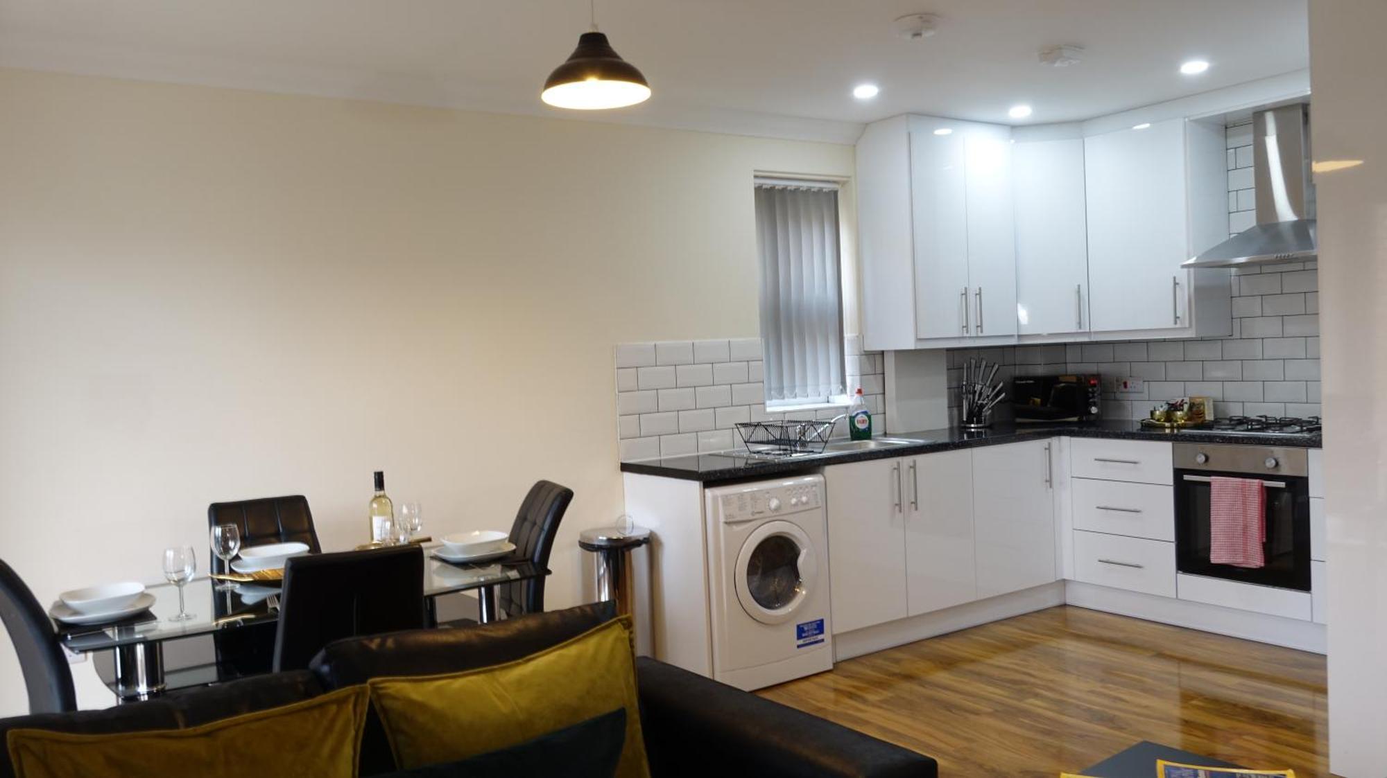 Lux Airport Haven: 2-Bed Apartment with Free Parking Ashford  Exterior photo