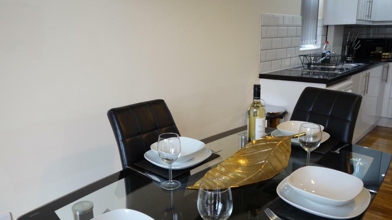 Lux Airport Haven: 2-Bed Apartment with Free Parking Ashford  Exterior photo