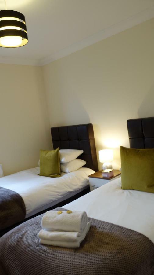 Lux Airport Haven: 2-Bed Apartment with Free Parking Ashford  Exterior photo