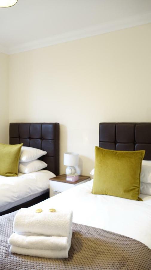 Lux Airport Haven: 2-Bed Apartment with Free Parking Ashford  Exterior photo